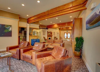 Land's End Resort hotel thumbnail 3