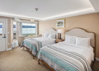 Land's End Resort hotel thumbnail 6