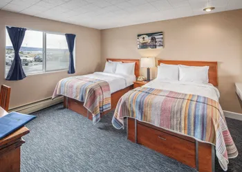 Land's End Resort hotel thumbnail 7