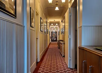 Van Gilder Hotel hotel thumbnail 6