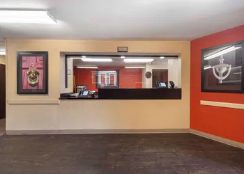 Suburban Studios hotel thumbnail 2