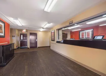 Suburban Studios hotel thumbnail 3