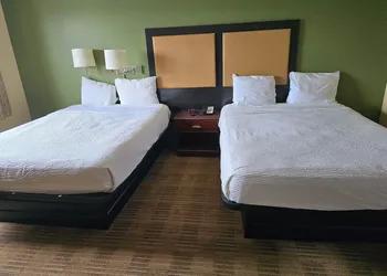 Suburban Studios hotel thumbnail 5