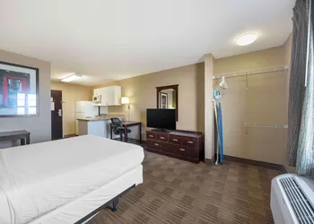 Suburban Studios hotel thumbnail 7