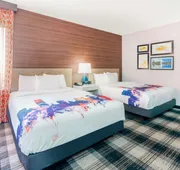 La Quinta Inn & Suites by Wyndham Oklahoma City Airport hotel detail image 7