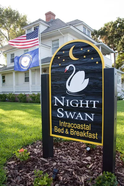 Night Swan Intracoastal B&B hotel detail image 2