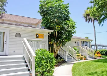 Night Swan Intracoastal B&B hotel thumbnail 3