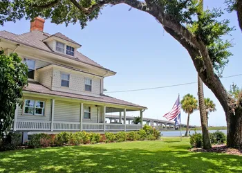 Night Swan Intracoastal B&B hotel thumbnail 5