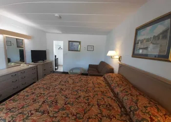 Arnprior Motor Inn hotel thumbnail 5