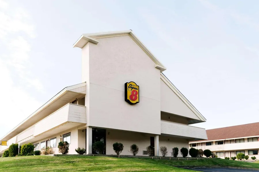 Super 8 by Wyndham Strongsville/Cleveland hotel detail image 2