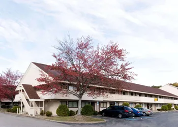 Super 8 by Wyndham Strongsville/Cleveland hotel thumbnail 4