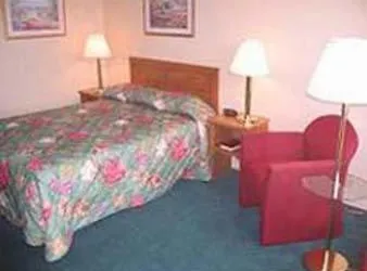Travelodge by Wyndham New Philadelphia hotel thumbnail 4