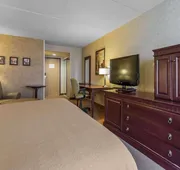 Quality Inn & Suites Bay Front hotel detail image 7