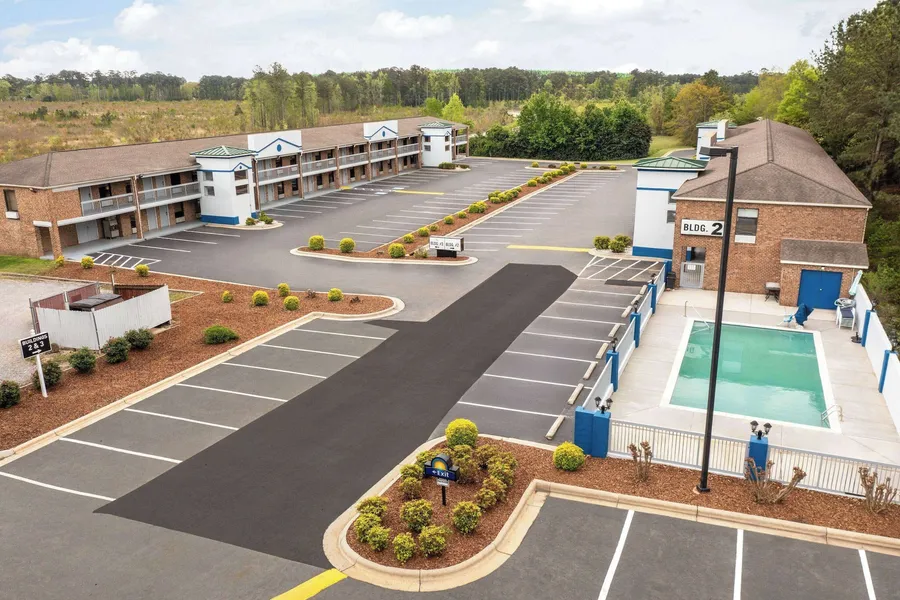 Days Inn by Wyndham Weldon/Roanoke Rapids hotel detail image 2