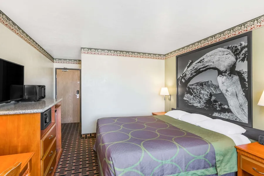Super 8 by Wyndham Grants Pass hotel detail image 6