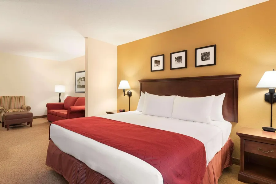 Country Inn & Suites by Radisson, Cedar Rapids Airport, IA hotel detail image 6