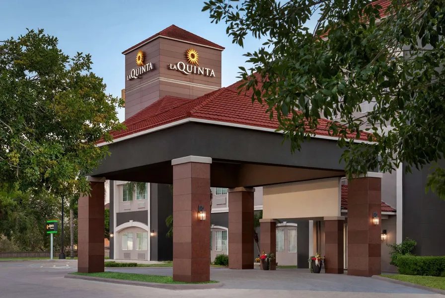 La Quinta Inn & Suites by Wyndham Brownsville North hotel detail image 2