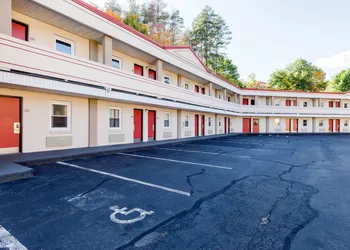 West Springfield Hwy 5 hotel thumbnail 4