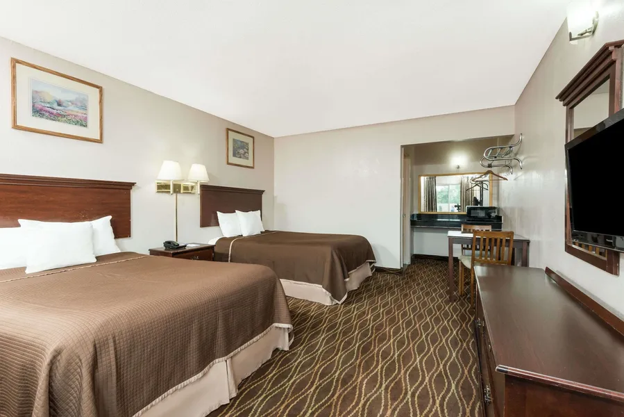 Howard Johnson by Wyndham Springfield hotel detail image 6