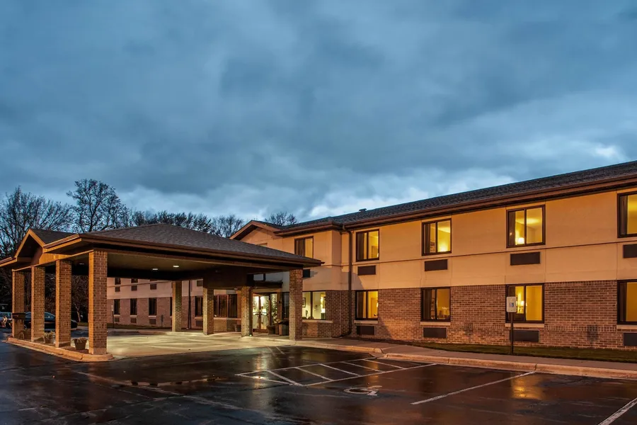 Econo Lodge Inn & Suites Oconto hotel detail image 2