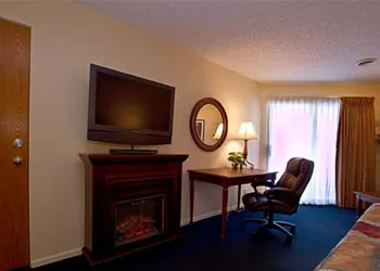 Weathervane Terrace Inn and Suites hotel thumbnail 4