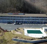 Econo Lodge Waynesville hotel detail image 3