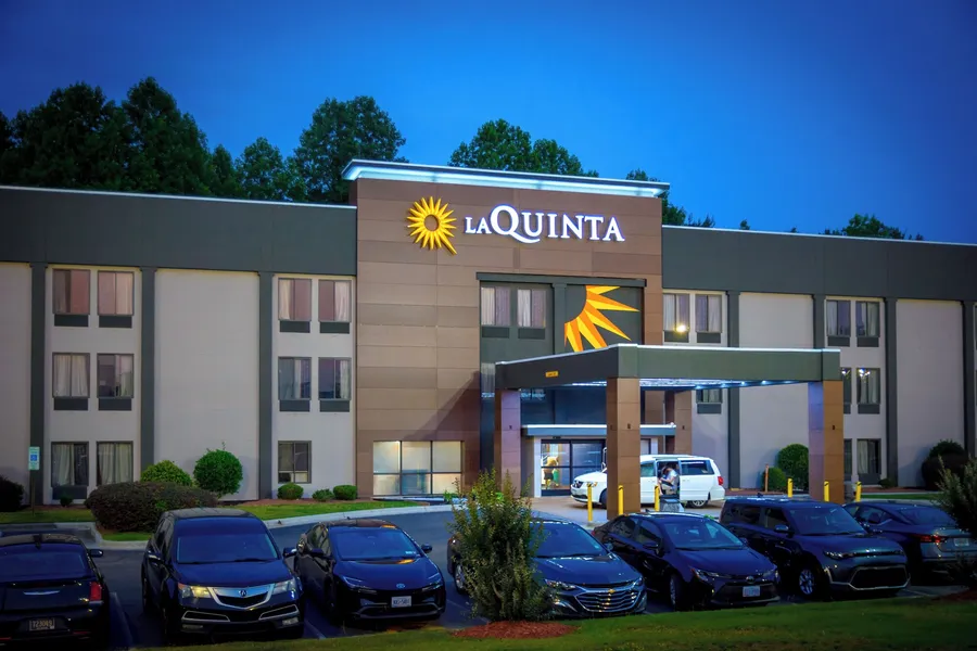 La Quinta Inn & Suites by Wyndham Fayetteville I-95 hotel detail image 2