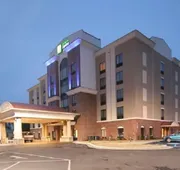 Holiday Inn Express & Suites Hope Mills-Fayetteville Arpt by IHG hotel detail image 4