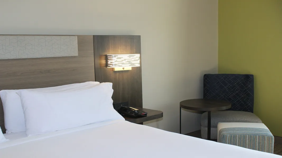 Holiday Inn Express & Suites Hope Mills-Fayetteville Arpt by IHG hotel detail image 6