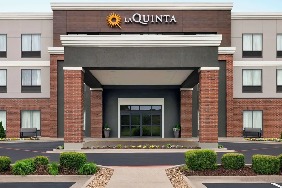 La Quinta Inn & Suites by Wyndham Springfield Airport/Rte 66 hotel detail image 2