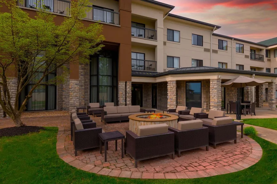 Courtyard by Marriott Springfield Airport hotel detail image 2
