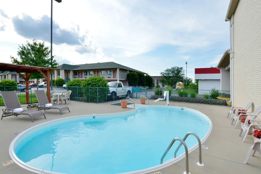 Econo Lodge Springfield I-44 hotel detail image 2