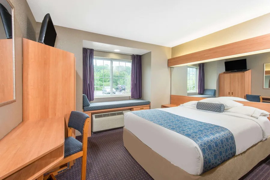 Microtel Inn & Suites by Wyndham Hazelton/Bruceton Mills hotel detail image 6