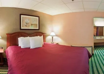 Clarion Hotel Palmer Inn hotel thumbnail 2