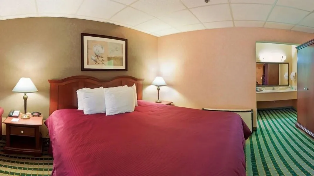 Clarion Hotel Palmer Inn hotel detail image 2