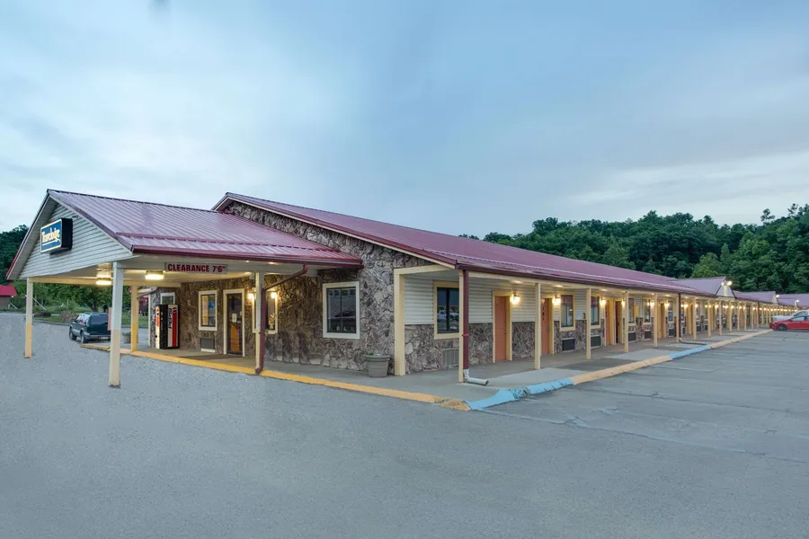 Travelodge by Wyndham Parkersburg hotel detail image 2
