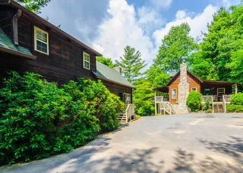 Highland Hills Motel and Cabins – A Master Hosts Resort hotel thumbnail 3
