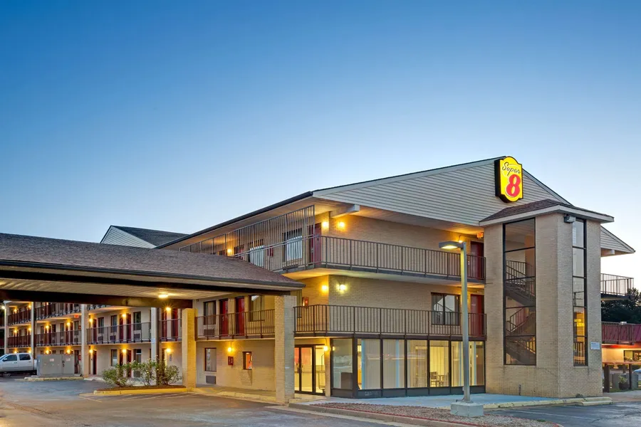 Super 8 by Wyndham Fredericksburg hotel detail image 2