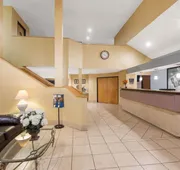 Super 8 by Wyndham Midland hotel detail image 3