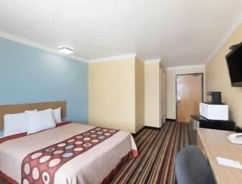 Super 8 by Wyndham Midland hotel detail image 6