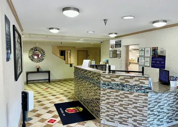 Super 8 Maumee/Toledo OH hotel thumbnail 5