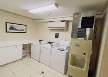Super 8 Maumee/Toledo OH hotel thumbnail 6