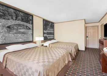 Super 8 Maumee/Toledo OH hotel thumbnail 7