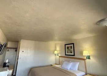 Economy Inn Reedsport hotel thumbnail 8