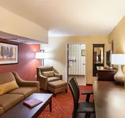 Comfort Suites Airport hotel detail image 4