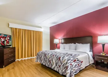 Red Roof Inn & Conference Center Wichita Airport hotel thumbnail 6