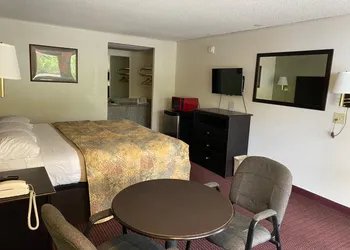 Red Carpet Inn Greensboro hotel thumbnail 3