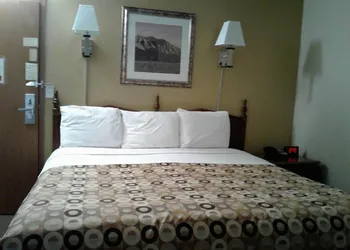 Red Carpet Inn Rochester hotel thumbnail 8