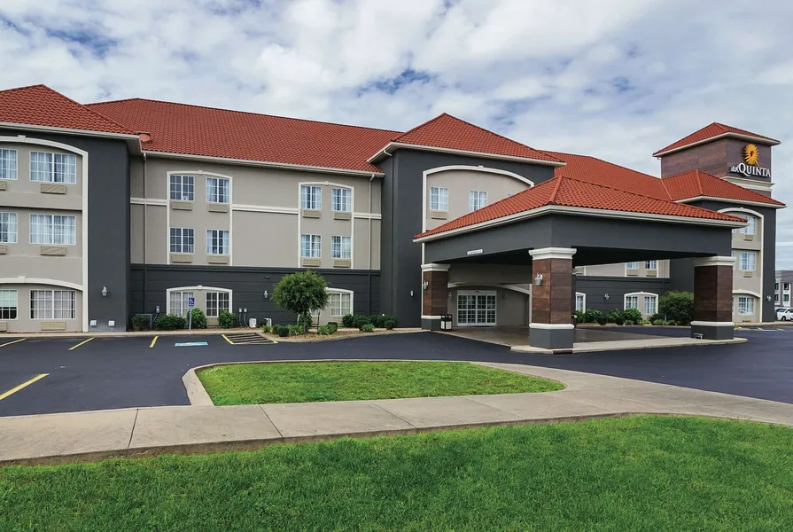 La Quinta Inn & Suites by Wyndham Bowling Green hotel detail image 6