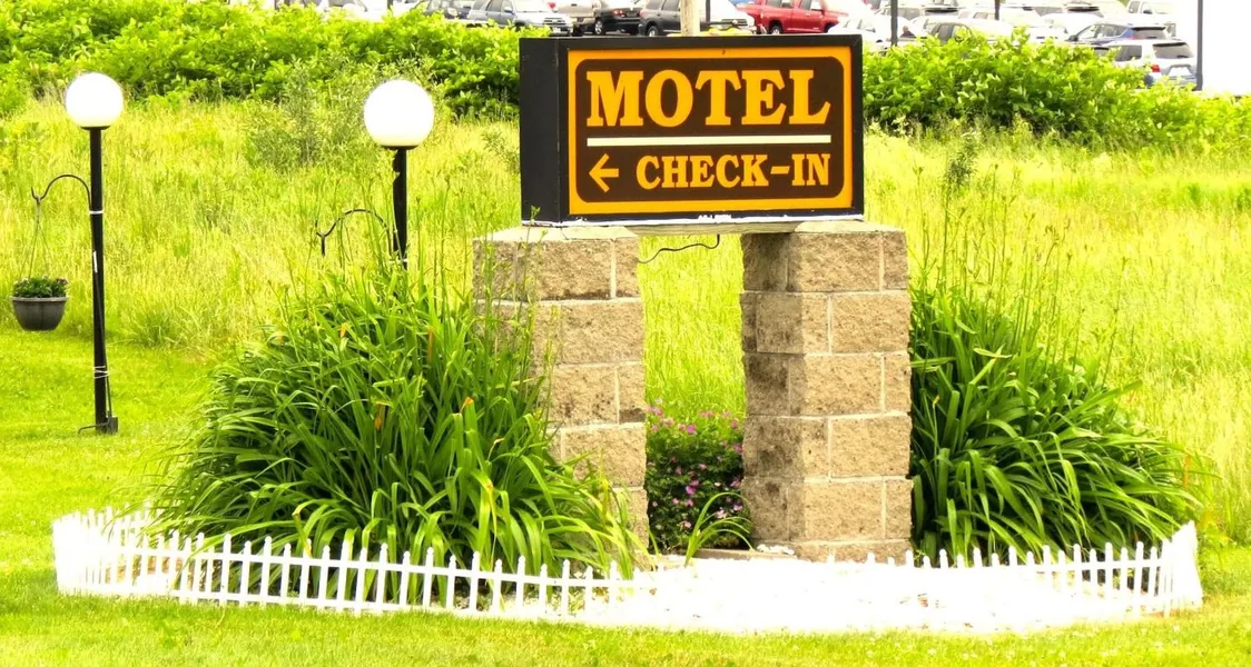 Budget Host Airport Inn hotel detail image 6